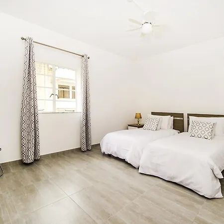 Charming 3 Bedroom Flat, Theoria Travel Ta Xbiex